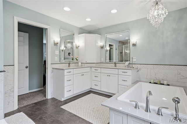 12547 Glencroft Drive, St Louis, MO 63128