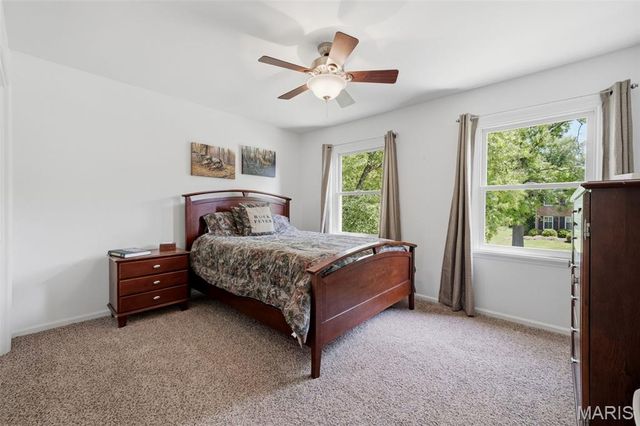 12547 Glencroft Drive, St Louis, MO 63128