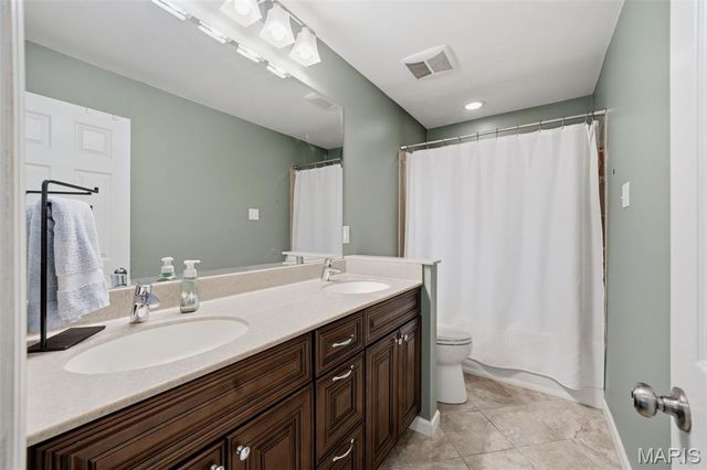 12547 Glencroft Drive, St Louis, MO 63128