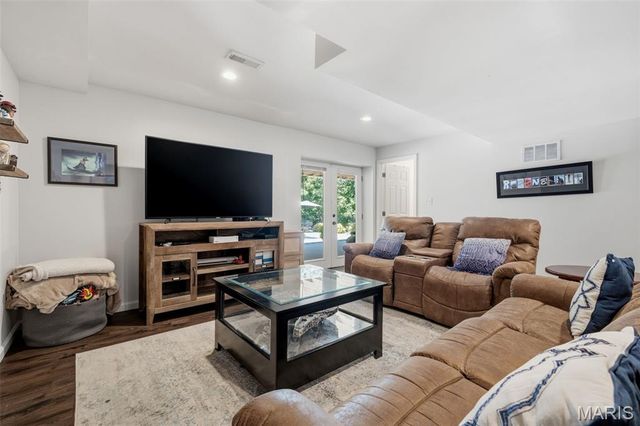 12547 Glencroft Drive, St Louis, MO 63128
