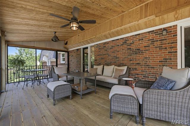 12547 Glencroft Drive, St Louis, MO 63128