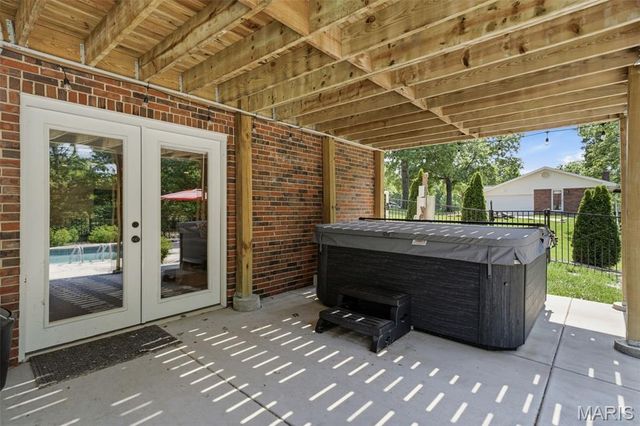 12547 Glencroft Drive, St Louis, MO 63128