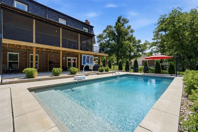 12547 Glencroft Drive, St Louis, MO 63128