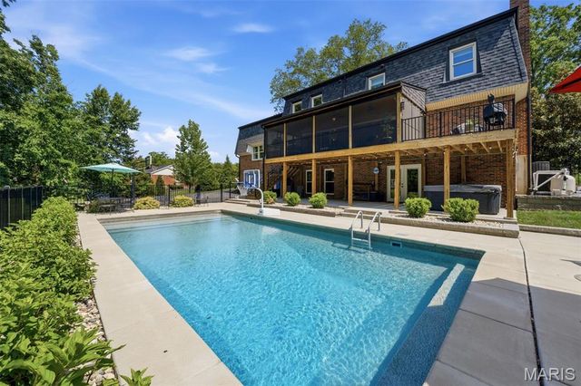 12547 Glencroft Drive, St Louis, MO 63128