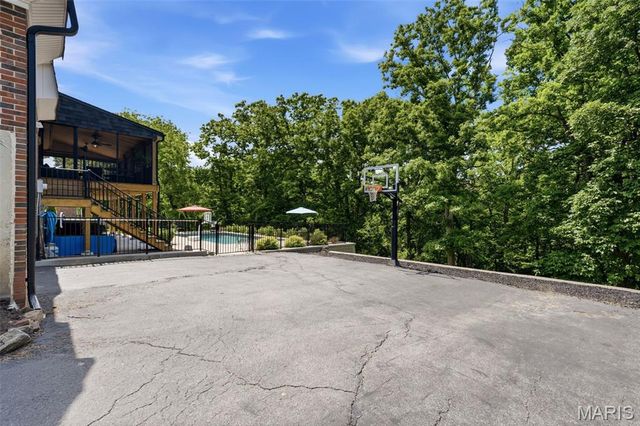 12547 Glencroft Drive, St Louis, MO 63128