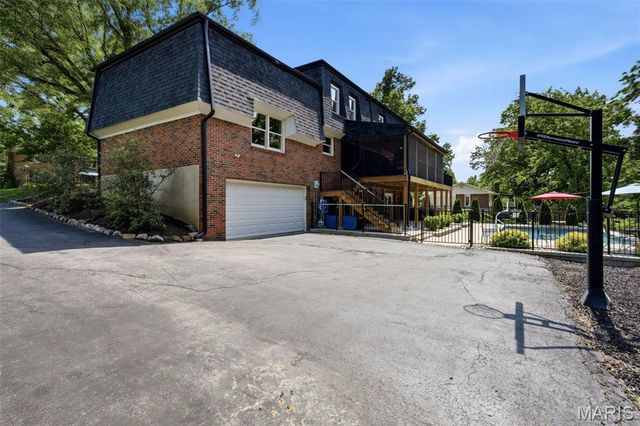 12547 Glencroft Drive, St Louis, MO 63128