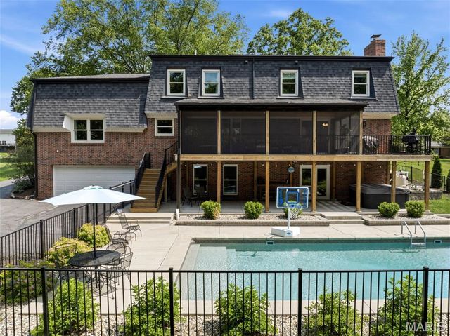 12547 Glencroft Drive, St Louis, MO 63128