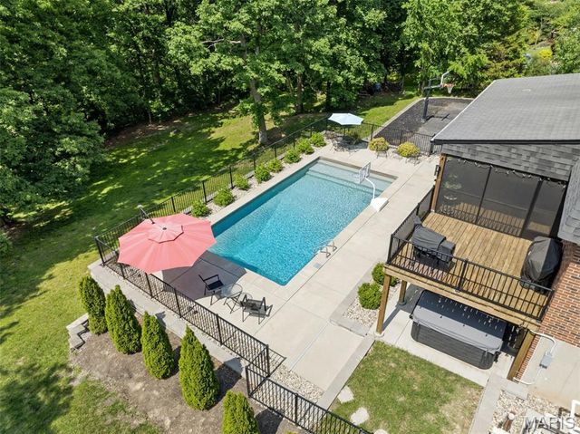 12547 Glencroft Drive, St Louis, MO 63128