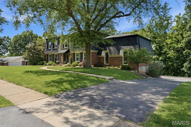 12547 Glencroft Drive, St Louis, MO 63128