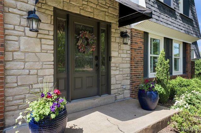 12547 Glencroft Drive, St Louis, MO 63128