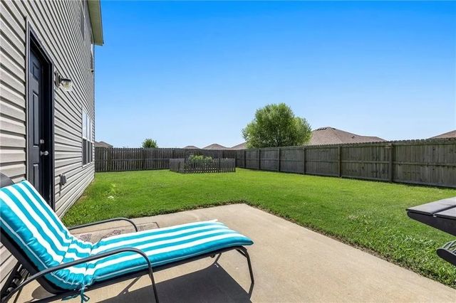 805 NW 70th Avenue, Bentonville, AR 72713