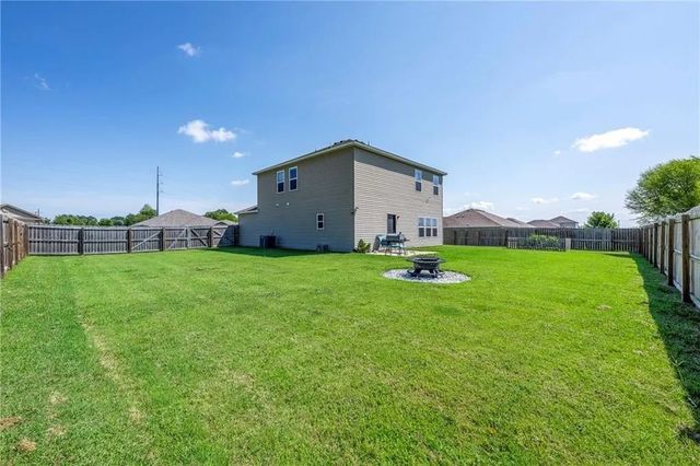 805 NW 70th Avenue, Bentonville, AR 72713