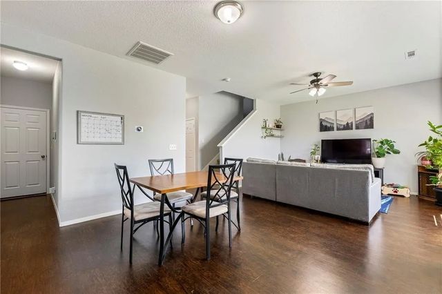 805 NW 70th Avenue, Bentonville, AR 72713