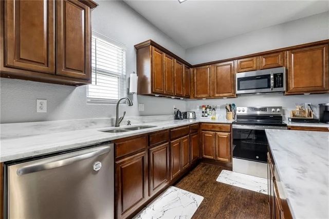 805 NW 70th Avenue, Bentonville, AR 72713