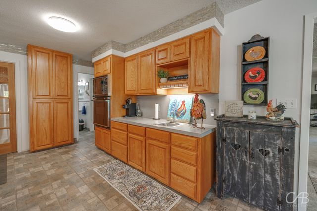 155 Lakeview Drive, Coleman, TX 76834