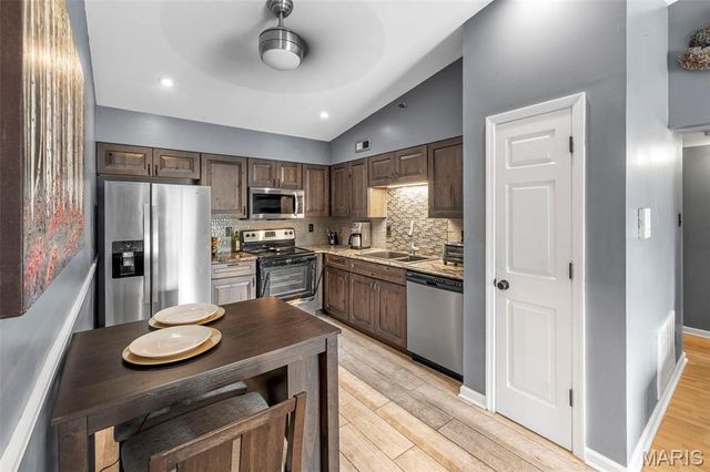 905 Hanna Place Court A, Manchester, MO 63021