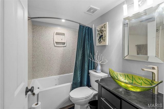 905 Hanna Place Court A, Manchester, MO 63021