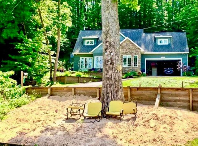 5217 S Centerline Road, Brooks Twp, MI 49337