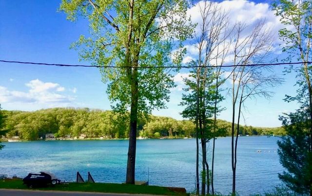 5217 S Centerline Road, Brooks Twp, MI 49337