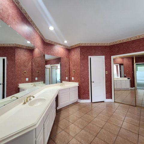 819 Old Valley Way, Houston, TX 77094