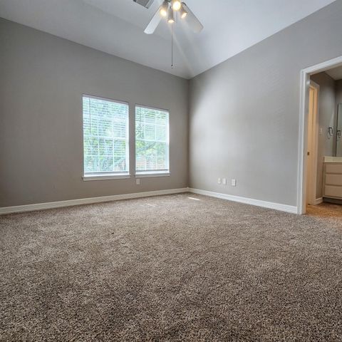 819 Old Valley Way, Houston, TX 77094