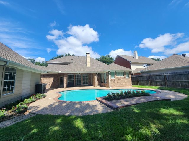 819 Old Valley Way, Houston, TX 77094