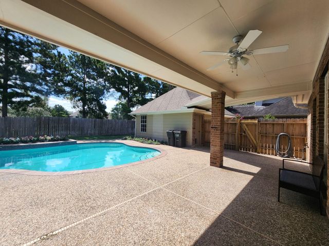819 Old Valley Way, Houston, TX 77094