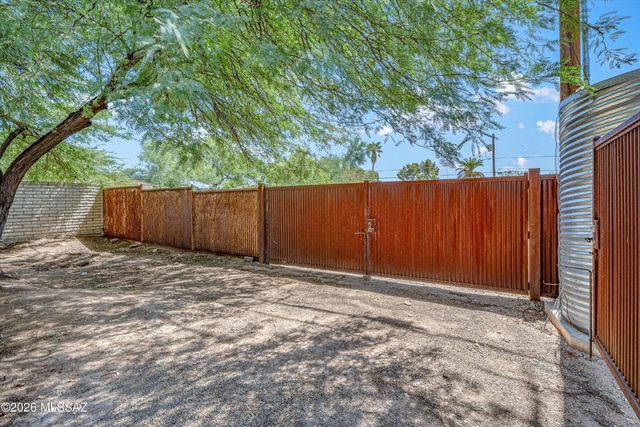 1922 E 9th Street, Tucson, AZ 85719