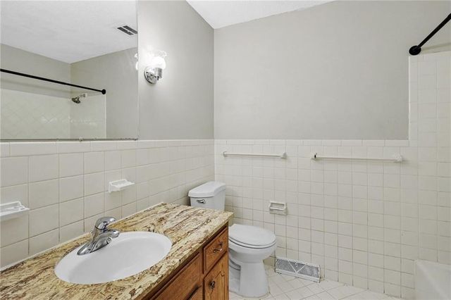 5609 MANNING Avenue, Raytown, MO 64133