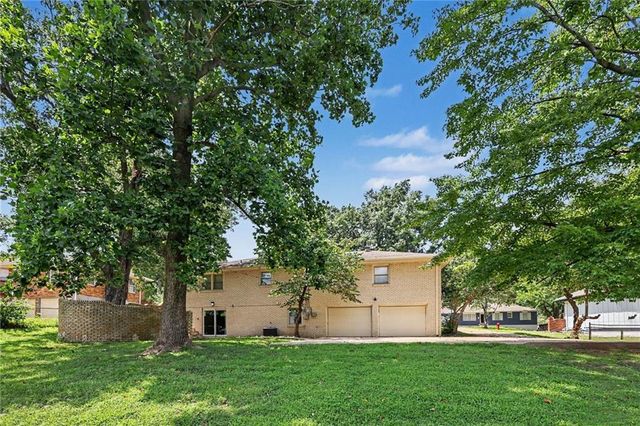 5609 MANNING Avenue, Raytown, MO 64133