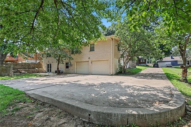 5609 MANNING Avenue, Raytown, MO 64133