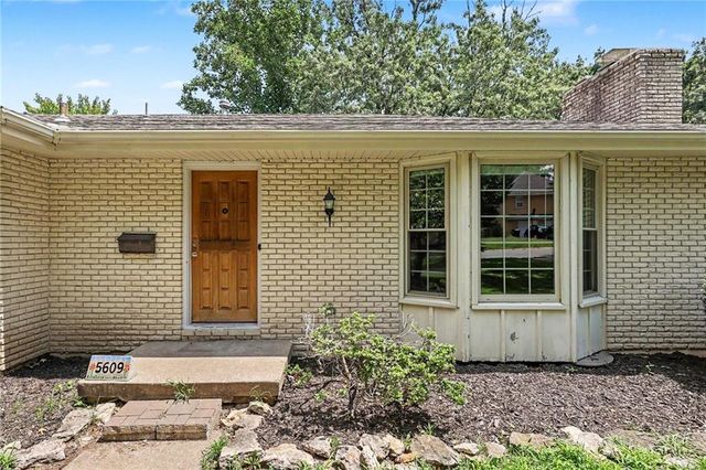 5609 MANNING Avenue, Raytown, MO 64133