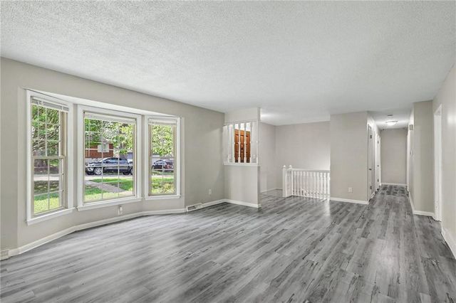 5609 MANNING Avenue, Raytown, MO 64133