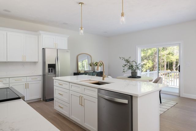 86 High Street 2, Carver, MA 02330