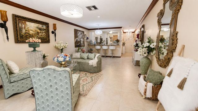 5780 W FERNLEY Drive W 101, West Palm Beach, FL 33415