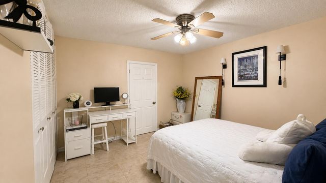 5780 W FERNLEY Drive W 101, West Palm Beach, FL 33415