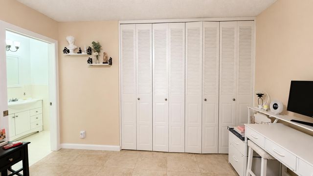 5780 W FERNLEY Drive W 101, West Palm Beach, FL 33415