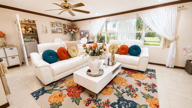 5780 W FERNLEY Drive W 101, West Palm Beach, FL 33415