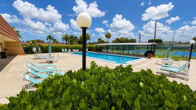 5780 W FERNLEY Drive W 101, West Palm Beach, FL 33415