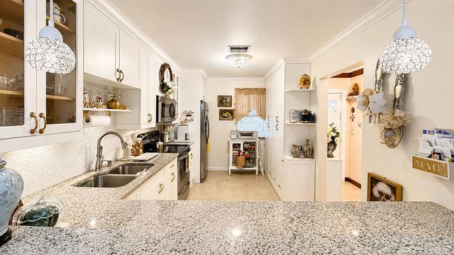 5780 W FERNLEY Drive W 101, West Palm Beach, FL 33415