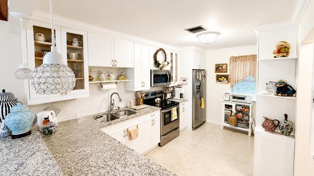5780 W FERNLEY Drive W 101, West Palm Beach, FL 33415
