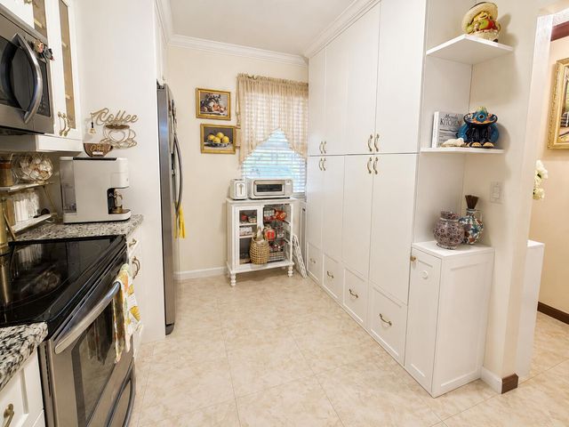 5780 W FERNLEY Drive W 101, West Palm Beach, FL 33415