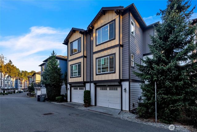 10390 156th Place NE #102, Redmond, WA 98052