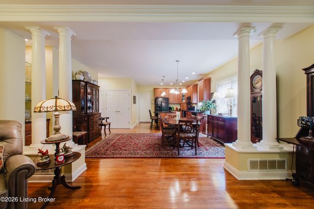 7120 Brett Frazier Dr, Louisville, KY 40291
