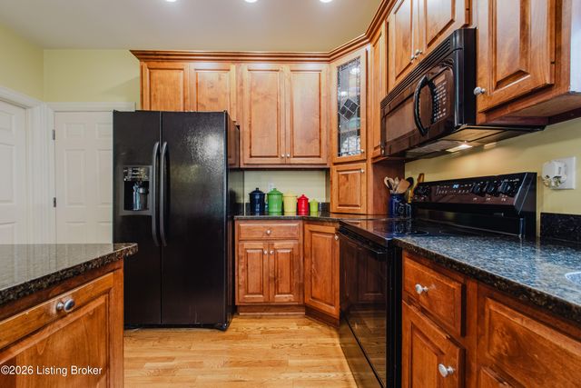 7120 Brett Frazier Dr, Louisville, KY 40291