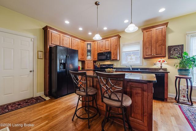 7120 Brett Frazier Dr, Louisville, KY 40291