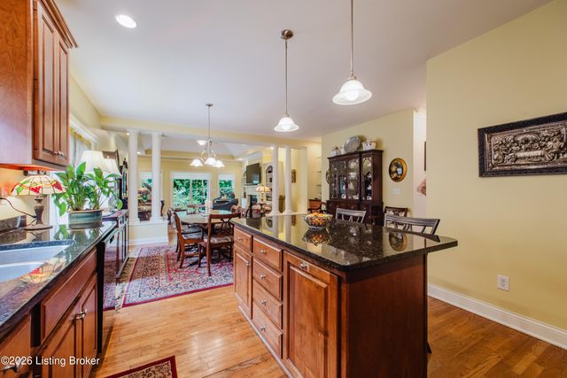 7120 Brett Frazier Dr, Louisville, KY 40291