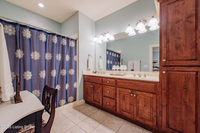 7120 Brett Frazier Dr, Louisville, KY 40291