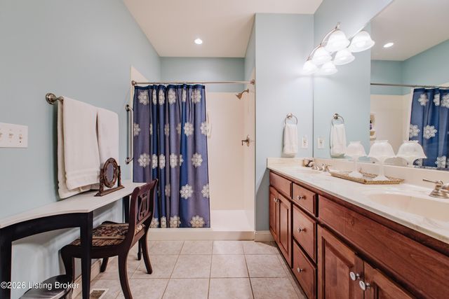 7120 Brett Frazier Dr, Louisville, KY 40291