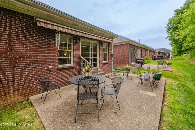 7120 Brett Frazier Dr, Louisville, KY 40291